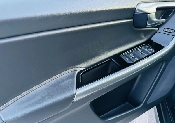 Volvo XC 60 cena 93900 przebieg: 89000, rok produkcji 2016 z Radom małe 254